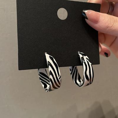 Fashionable Fashionable Statement Exaggerated Party Event Jewelry Zebra Pattern Acrylic Earrings Women Personality Hypoallergenic Ear Rings Event