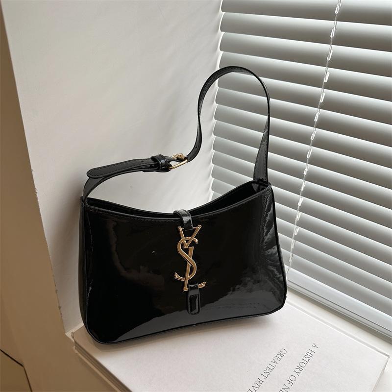 

Underarm bag female senior sense 2025 new glossy handbag versatile patent leather bag Internet celebrity bag mirror baguette bag