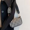Frühling und Sommer neue Tausend-Vogel-Gitter-Version Damen Tasche modisch breiter Schultergurt Einzel Schulter Umhängetasche frisch Achseltasche