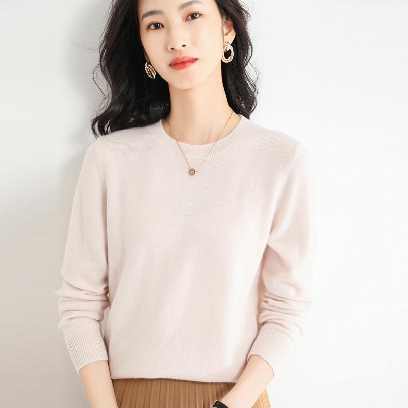 2025 Autumn/Winter Women's Plus Size Korean Style Loose Knit Sweater, Versatile Round Neck Base Layer.