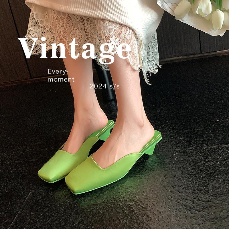 Grape Mom 2025 Summer New Square Head Bag Head Satin Triangle Heel Muller Sandals Women Summer Outer Slippers Women