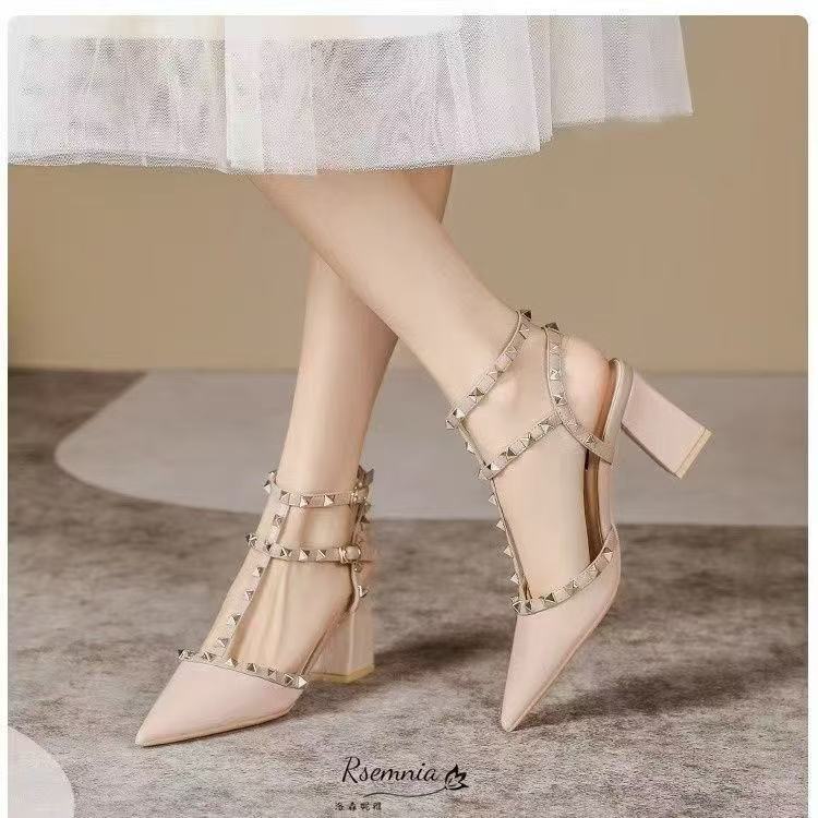 Summer versatile pointed rivet shoes pointed bag head Roman sandals women's fashion comfortable retro women's shoes