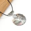 Ronde schelp ketting Natuurlijke schelpen Parelmoer hanger met leren touw kettingen Kettingen voor vrouwen Mannen Kwaliteit sieraden Choker geschenken