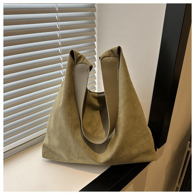 Elegant Large Capacity Nylon Shoulder Bag For Women With Trendy Street Style And Magnetic Closure