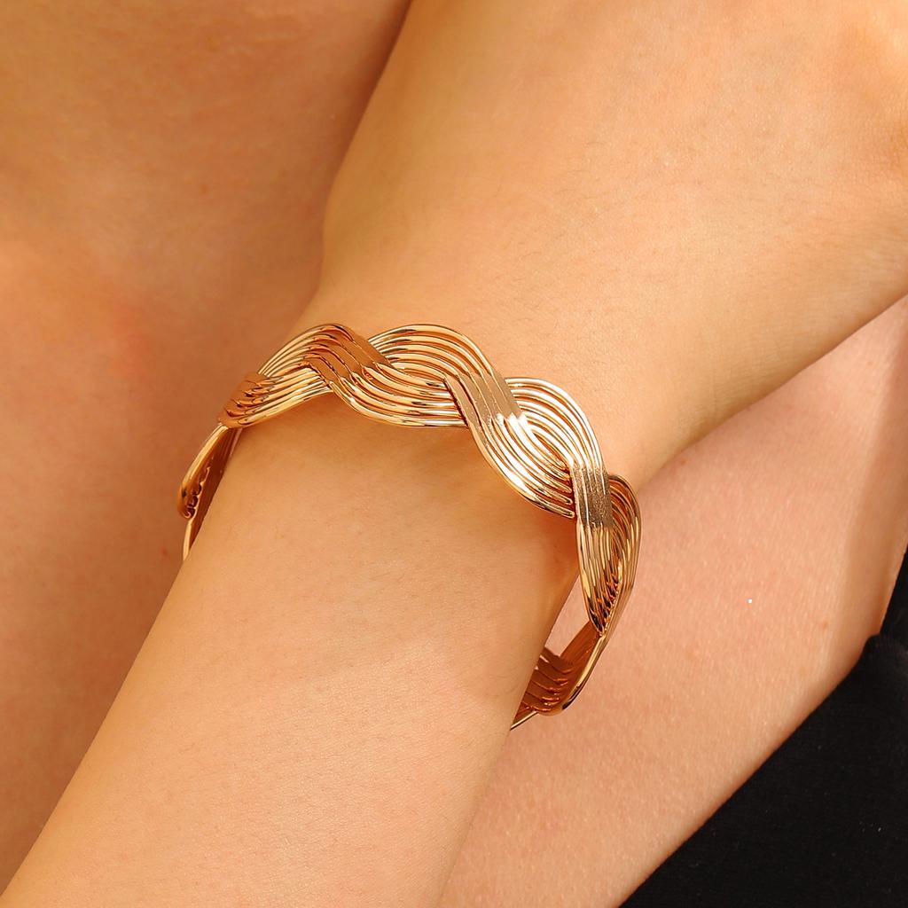 High-quality 2026 gold double-layer S-shaped hollow-out modeling bracelet, simple and versatile snake-shaped opening adjustable jewelry.