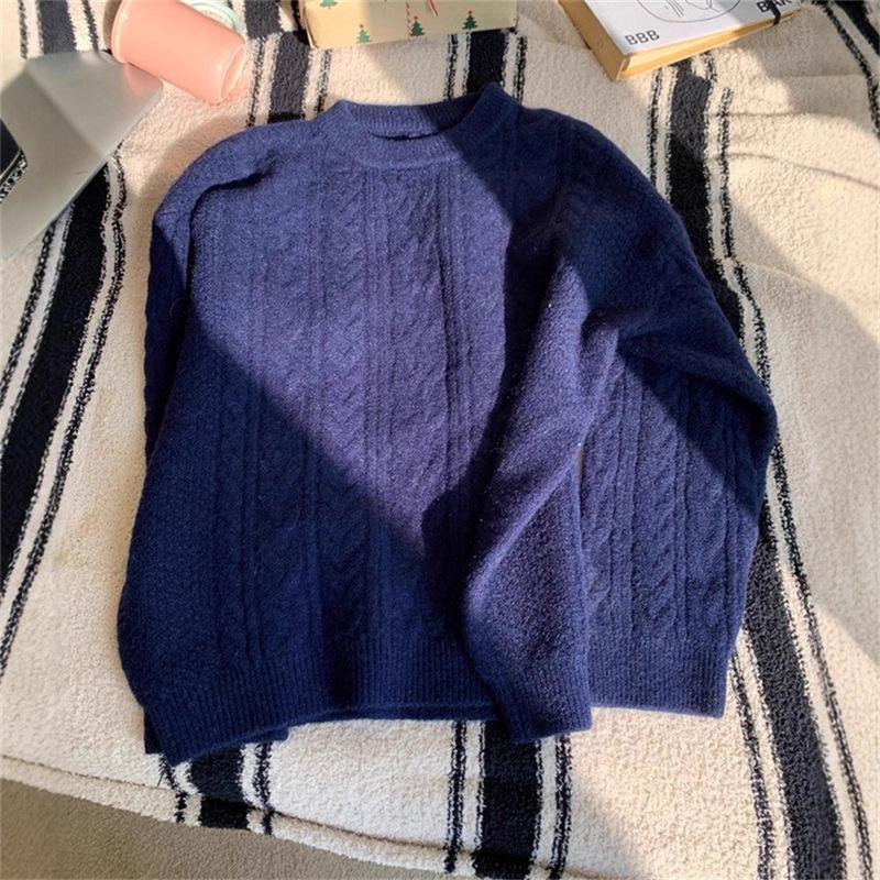 A Gentle Round-neck Braided Pullover Sweater for Women, A New Loose and Soft Knitted Top for Autumn and Winter