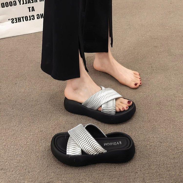 Fashion Foldable Thick Bottom Cross Step Sensation Fashionable Outdoor Sandal Women's Summer 2025 New Style Beach Soft Bottom Flip Flops