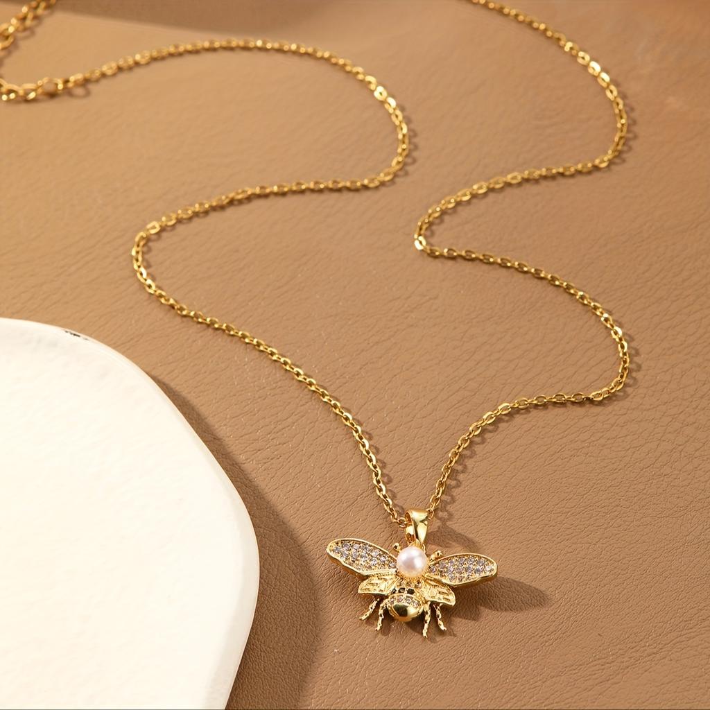 1PCS Women's Stylish Pendant Necklace Inlaid with synthetic zircon and imitation pearls, small bee copper pendant Holiday gifts for girlfriend, best