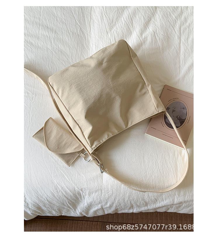 

Simple casual canvas bag large capacity Japanese and Korean tote bag women s bag 2025 new fashionable and lightweight shoulder messenger bag бежевый