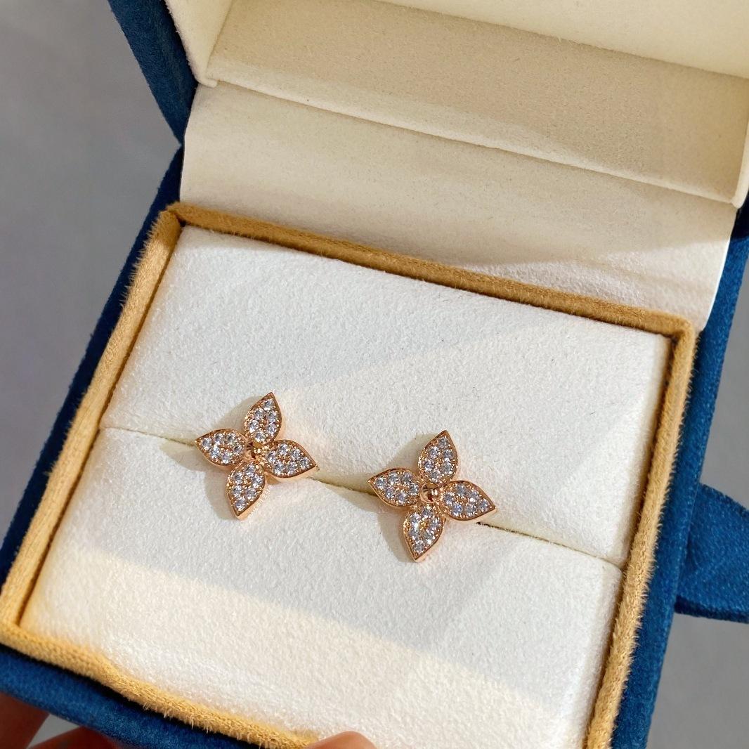 V Gold Stud Earrings Pointed Flower Shape Small Diamond Flower Temperament Niche Design Earrings