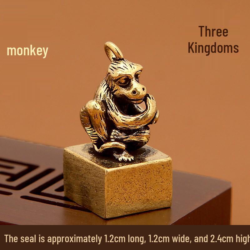 

Retro Brass Year of the Snake Zodiac Keychain: Chinese-Style Pendant Souvenir Without Cloud Knot