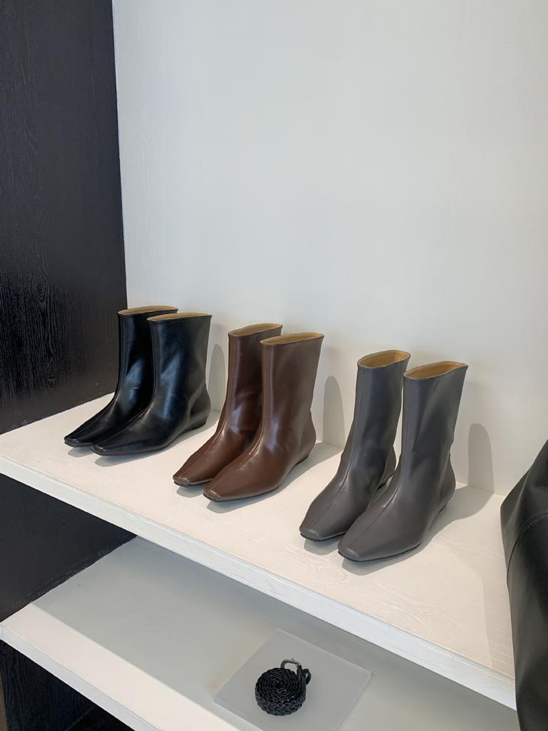 2025 Fashion Square Head One-pedal Slope Heel Short Tube Wide Boots Women's Solid Color Retro British Style Cowhide Fashion Boots