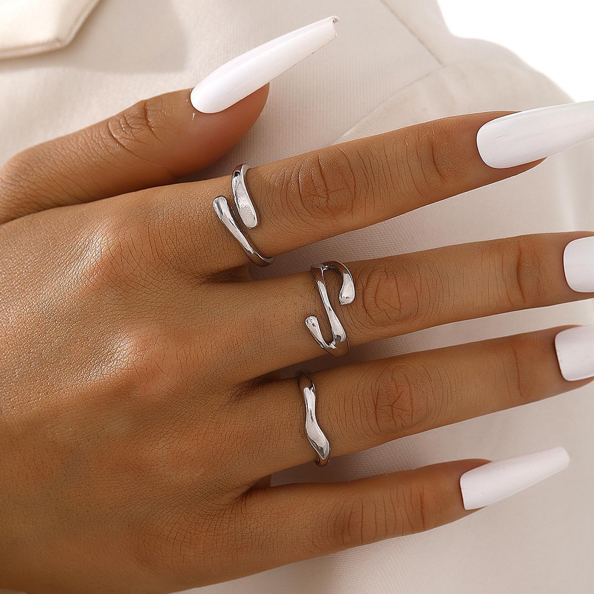 

3pcs Minimalist Wavy Circle Ring Set for Women Fashion Design Criss-Cross Coil Smooth Rings Dating Party Daily Wear Jewelry Gift