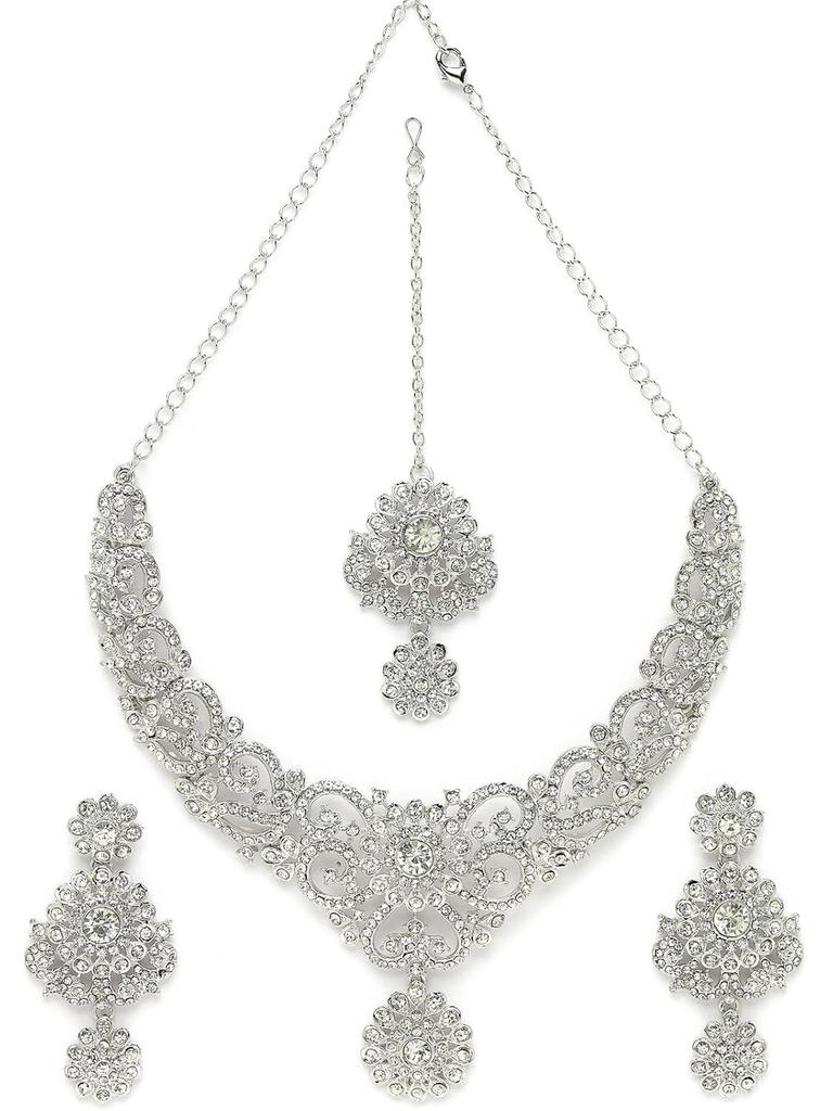 Magnetische rhodinierte Silber AD Weißstein Schlüsselbein-Halskette Set mit Ohrring und Maangtika | Schmuckset