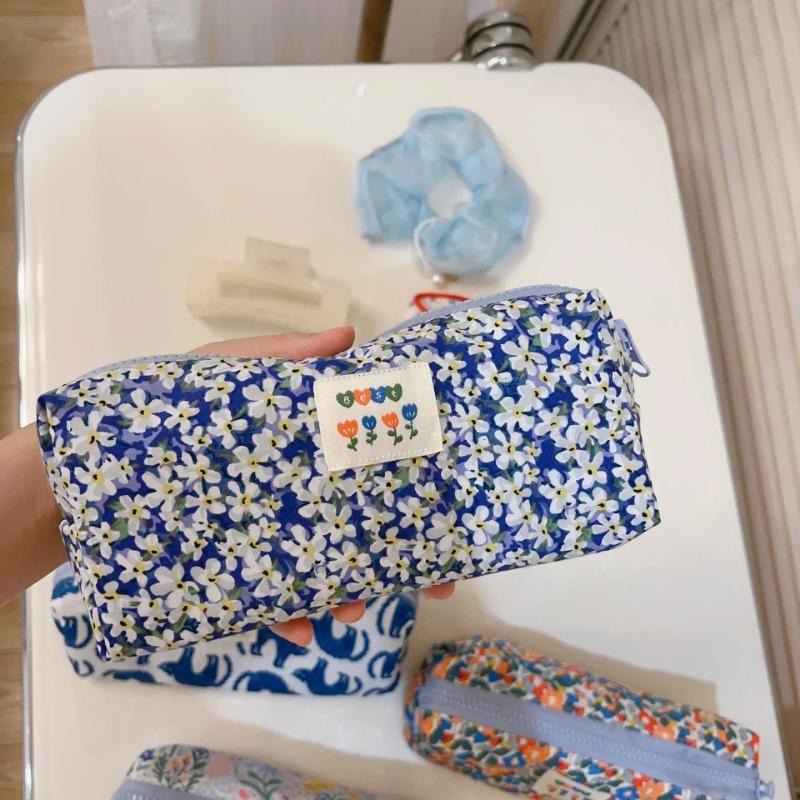 1pcs Fashion Blue Fresh Flower Makeup Bag Makeup Brush Organizer Cosmetic Storage Bag Student Large Capacity Pen Bag Pencil Pouch
