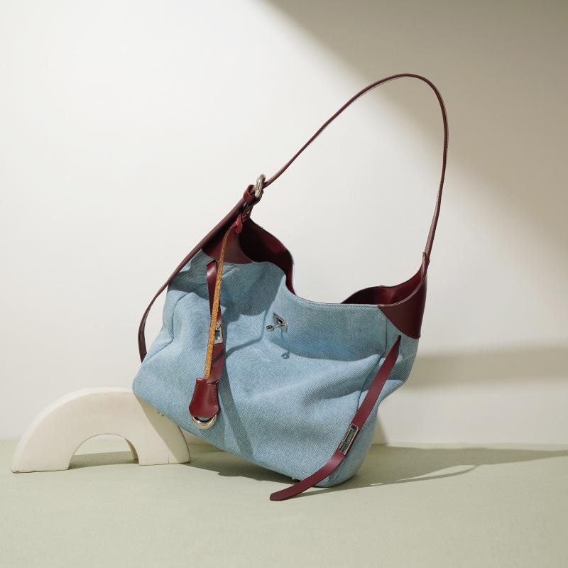 Tote Bag, A Single-shoulder Crossbody Bag with A Top Layer of Leather and Fabric