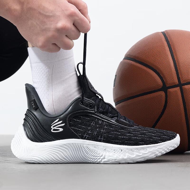 Under Armour Men's Curry Versatile Athletic Shoes 3025631-001