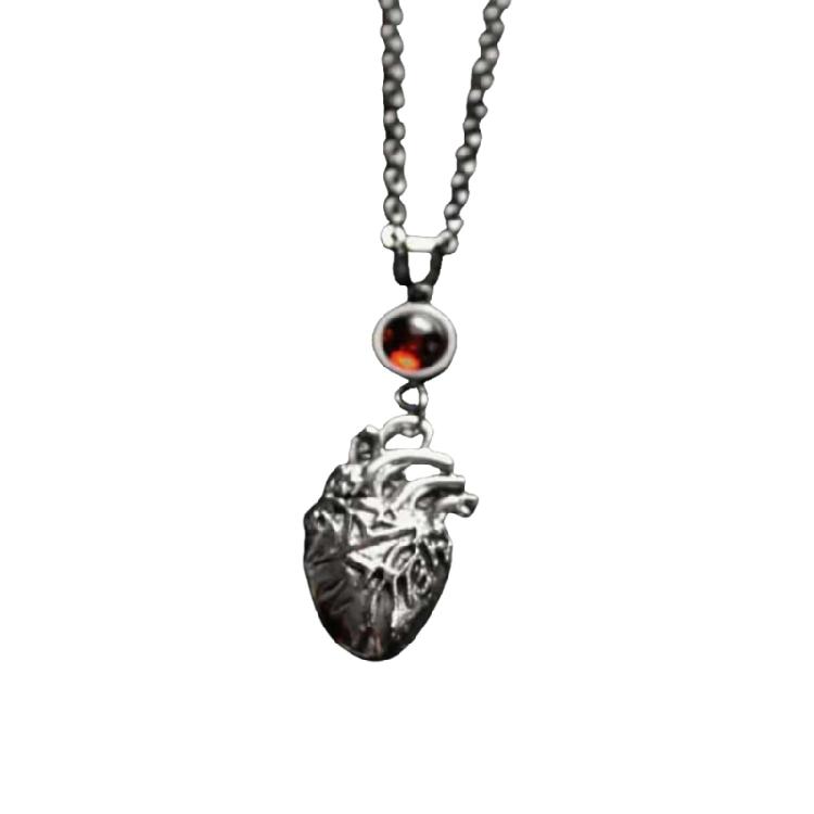 Detailed Metal Gothic Necklace With Heart Charm Perfect For Dark Aesthetic Wardrobe