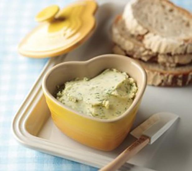 Le Creuset Ramequin with White and Wedding Anniversary Bridal Party Favor Japanese d'Amour (Small, Lid) Lustre, Heat-Resistant, Cold-Resistant,