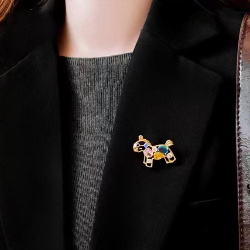 Light Luxury Zodiac Horse Brooch Elegance Crystal Brooch Stylish Animal Brooch  Year of The Horse