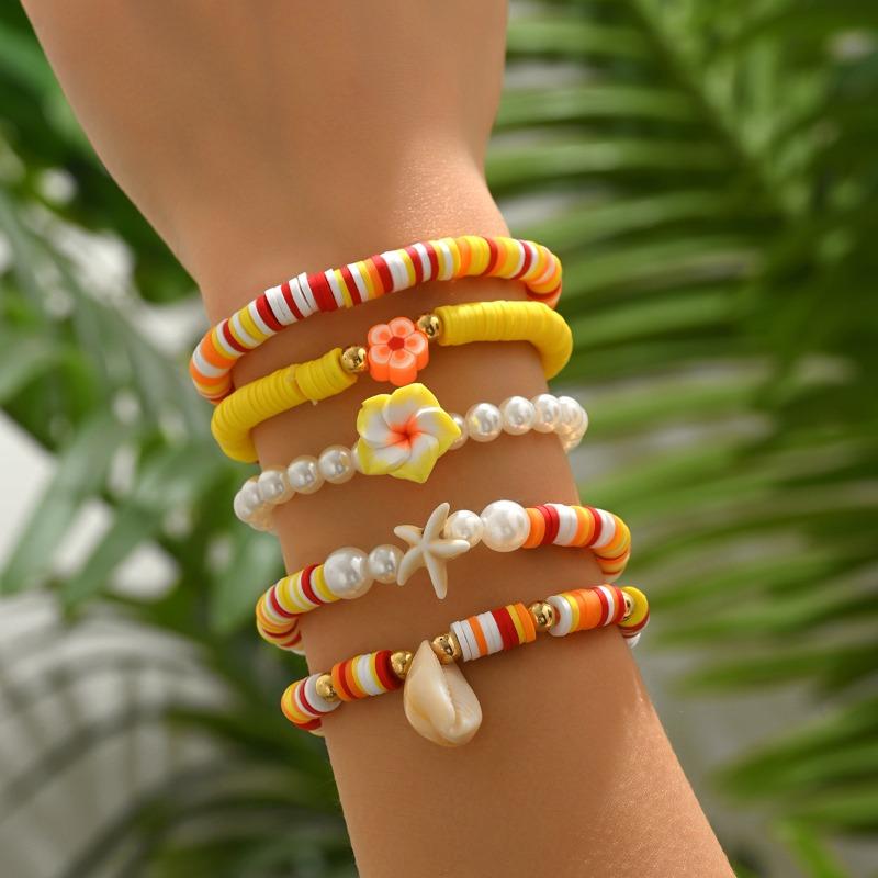Soft pottery shell bracelet set, colorful beach vacation style handmade beaded imitation pearl flower bracelet.