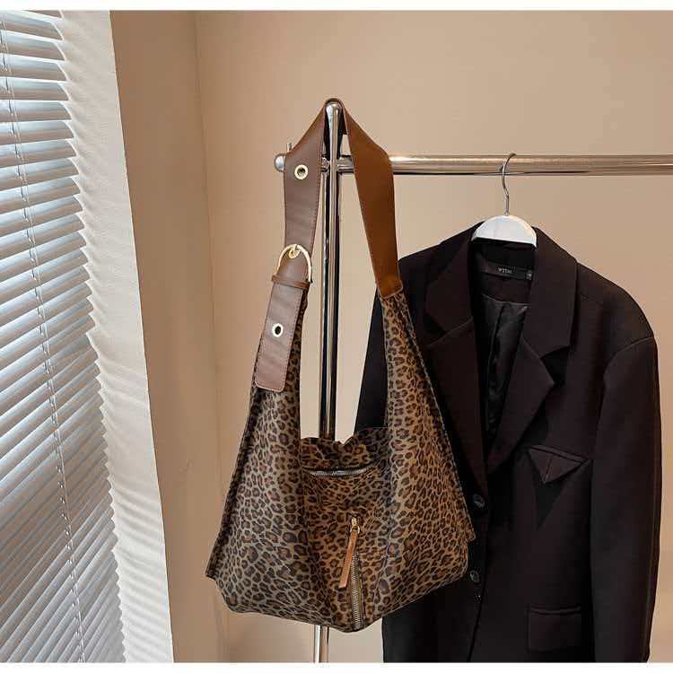 

Leopard Bag Women Large Capacity Matte Retro One-shoulder Cross-body Work Commuting Dumpling 41x12x21 зелений