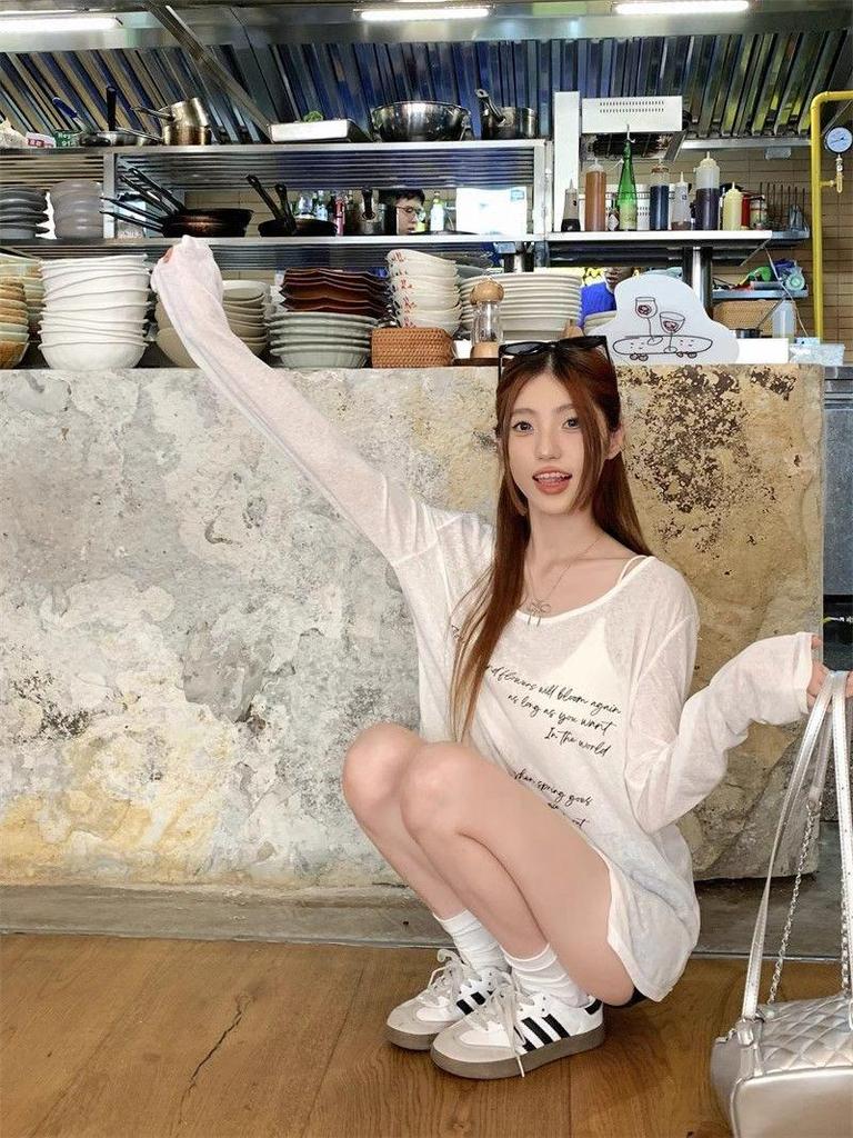 Damen Off-Shoulder Langarm T-Shirt mit Buchstabenaufdruck - Schlankmachend, Vielseitig, Sonnenschutz-Top