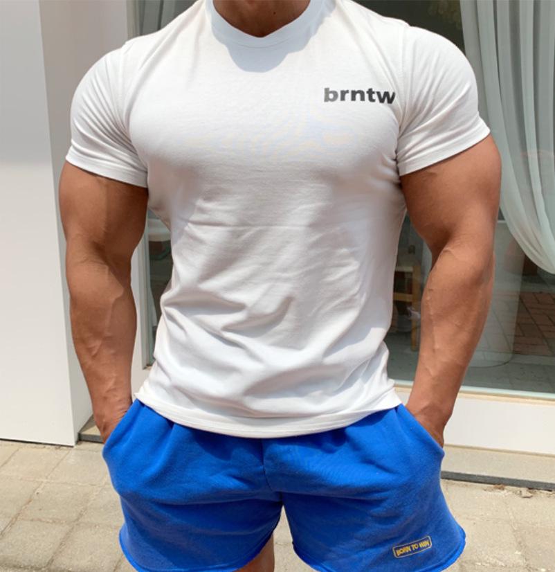 Pánske priedušné elastické fitness tričko úzkeho strihu na tréning