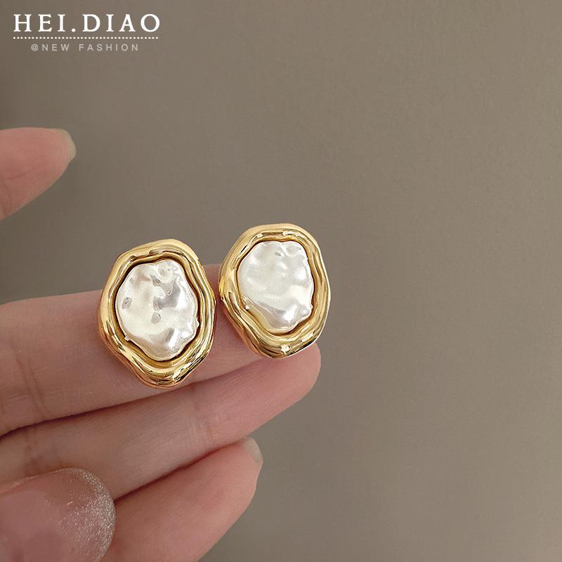 Elegant Pearl Ear Clips for Non-Pierced Ears - Chic and Luxurious Design