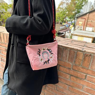 Embroidered Ins Bucket Small Cloth Bag Women's 2025 New Simple Contrast Color for Walking One-shoulder Crossbody Mobile Phone Bag