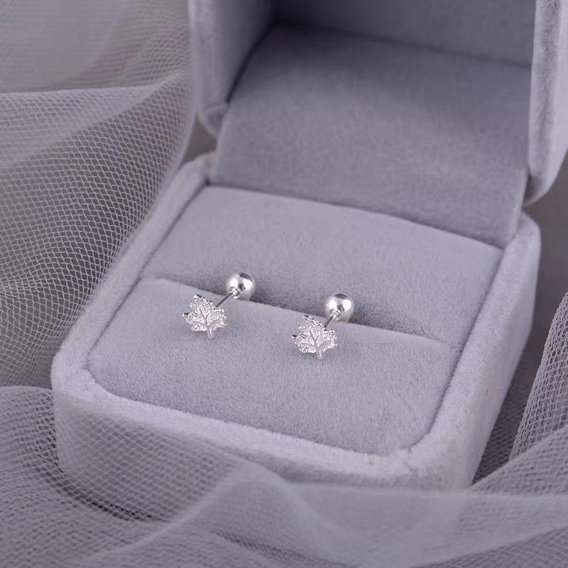 Maple Leaf Pearl Earrings - Fresh & Elegant Style Recommended by Weibo Bloggers