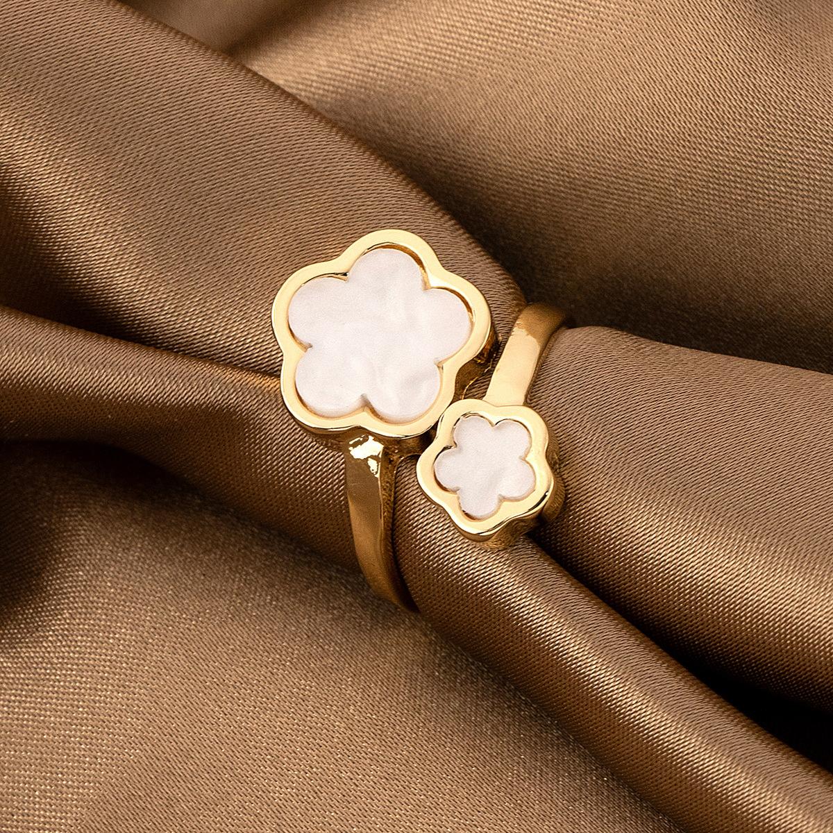 

Кольцо с жидкими нерегулярными драгоценными камнями, инкрустированное открытым способом One Size белый