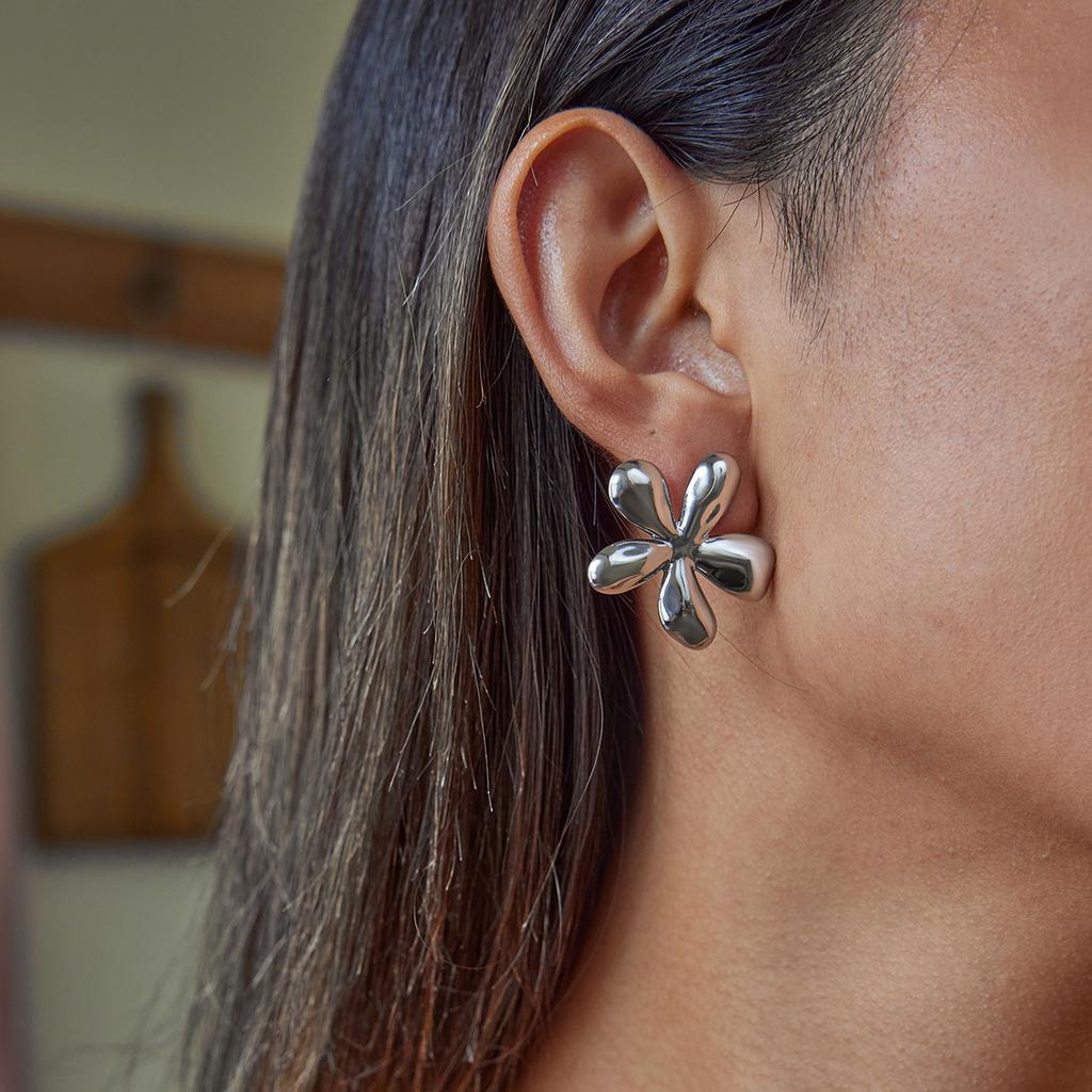 Gold Color Flower Stud Earrings Hollow Solid Retro Fashion Stainless Steel Jewelry for Women Unique Statement Trendy Accessories
