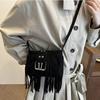 Modna Torba na Ramię z Frędzlami Niszowa Wszechstronna Retro Torba Crossbody Mała Kwadratowa Torba Prezent Urodzinowy Torba na Ramię Wysokiej Jakości Torba KTB