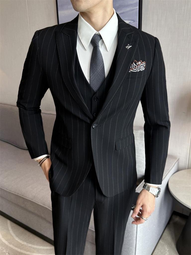 Slim Fit Striped Three-Piece Men's Suit - Casual Single-Breasted Wrinkle-Resistant Formal Wear.