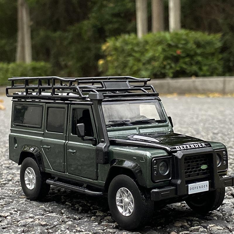 1:32 Land Rover Defender Alloy Car Model Diecasts & Toy Metal Off-Road Vehicles Car Model Simulation Sound Light Gift