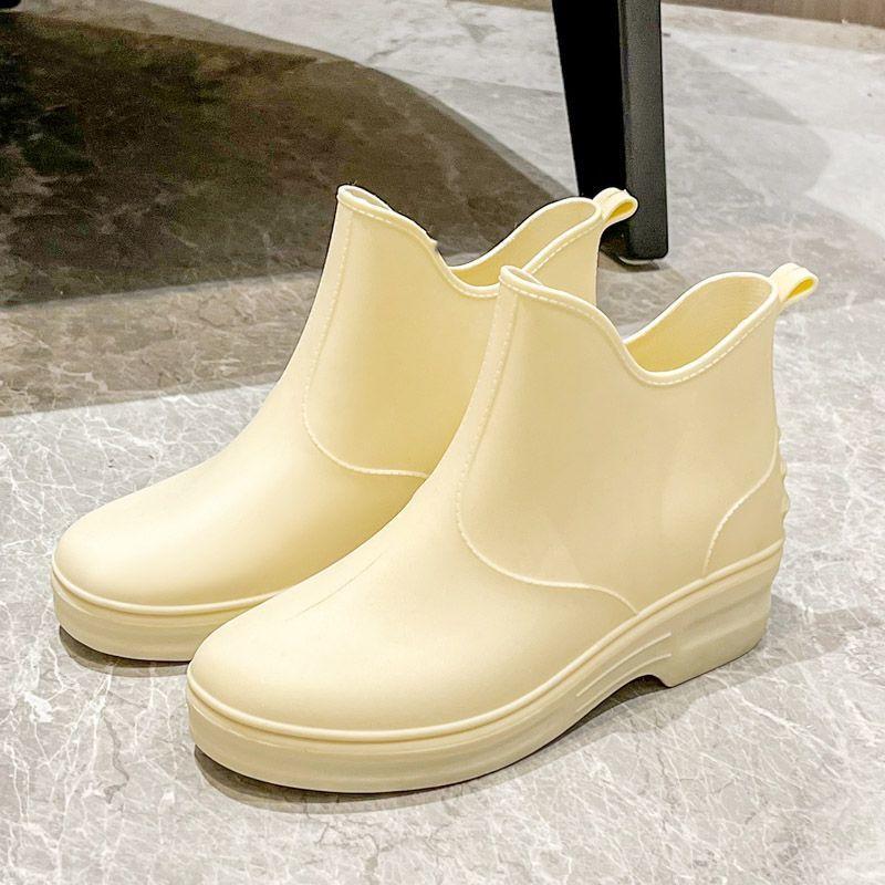 Modne buty przeciwdeszczowe damskie wodoodporne i antypoślizgowe buty do wody krótka cholewka gruba podeszwa gumowe buty odporne na zużycie ciepłe buty