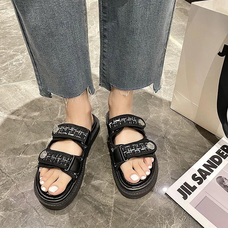 2024 Damskie Modne Sandały Lato Nowe Płaskie Haftowane Casualowe Rzymskie Designerskie Buty Sandały na Platformie