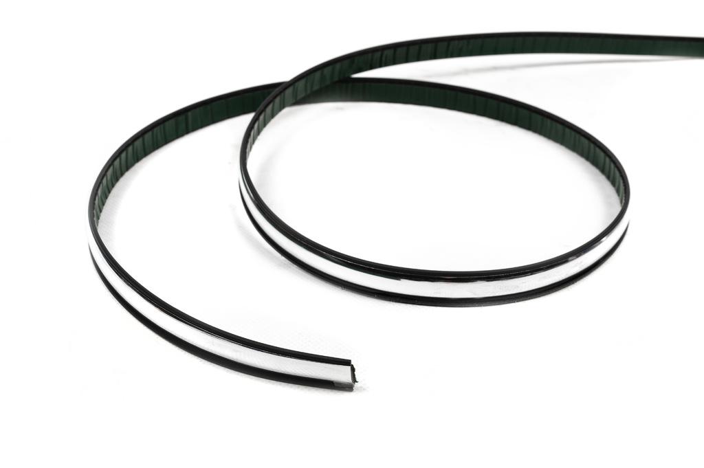 

Black molding with chrome strip per sal13 meter (1 meter, 16.5 mm)