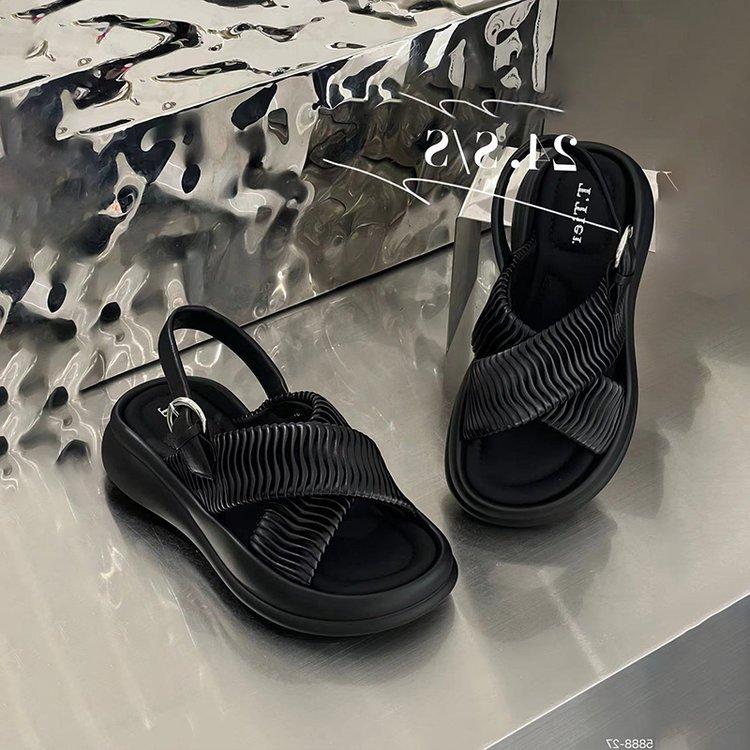 

Small thick-soled crossed sandals women s summer 2025 muffin open-toed casual one-word buckle fashion with skirt beach shoes 40 чорний