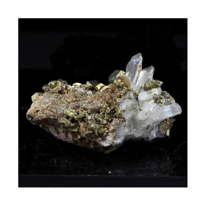 Pierres et Minéraux. Pyrite + Quartz + Siderite. 165.0 ct. Saint-Pierre-de-Mésage, France.