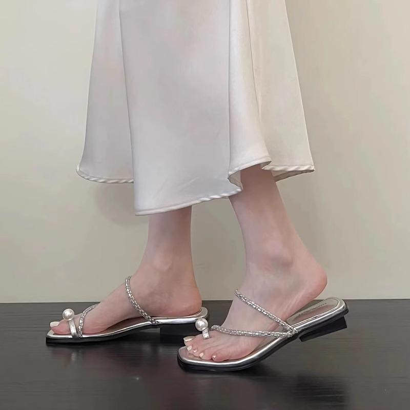 French Flat-Bottomed Rhinestone Sandals Women'S Summer Wear Pearl Toe Cover With Skirt Cool Slippers