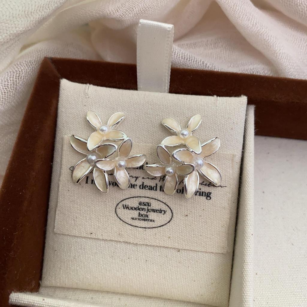 Personalized Oil Dripping Petal Stud Earrings Light Luxury Design Earrings Light Luxury Simple Exquisite Temperament Flower Earrings