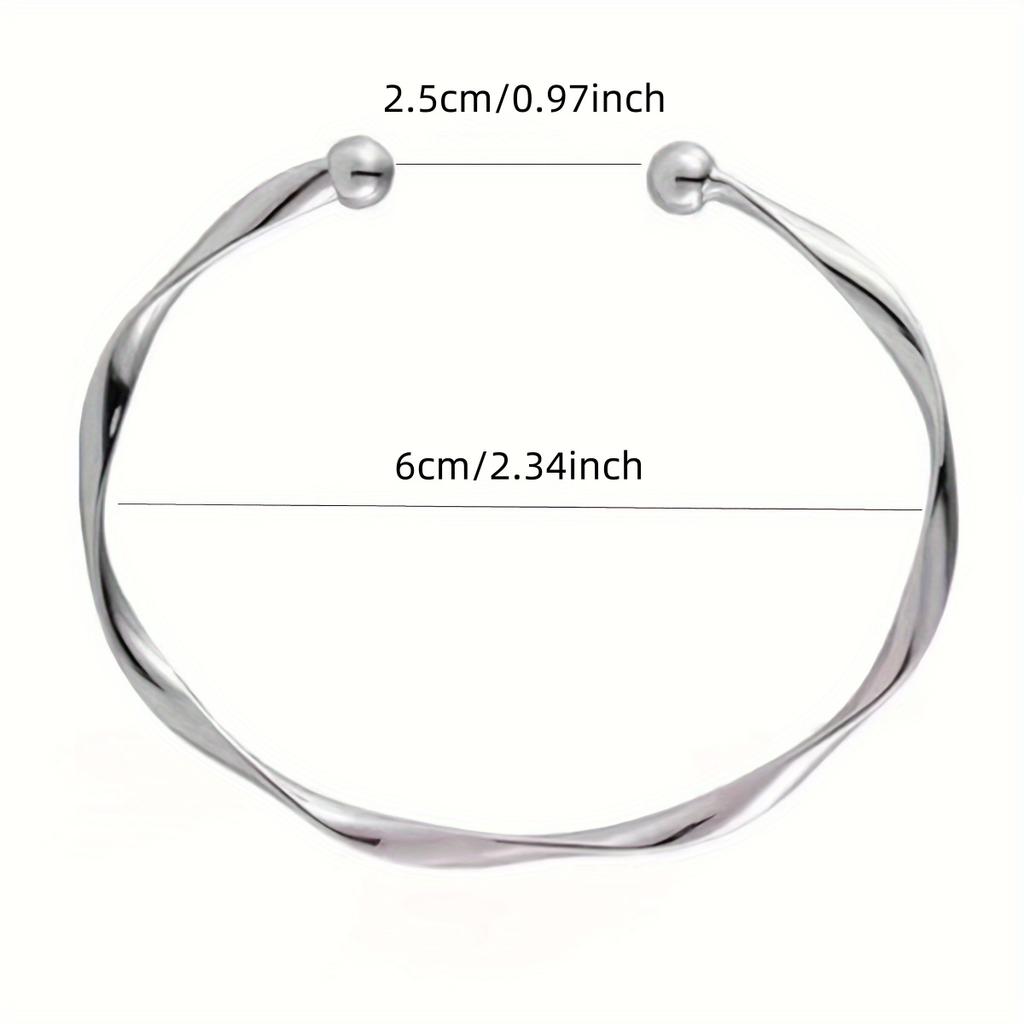A Women's Bracelet with a Twisted Opening, Adjustable, Simple and Versatile, Suitable for Everyday Wear