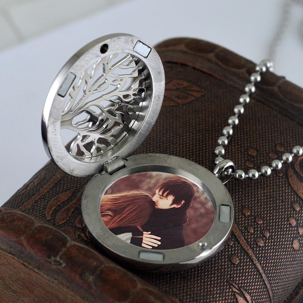 European & American Wisdom Tree Titanium Steel Necklace with Photo Pendant & Personalized Engraving - Gift STN654