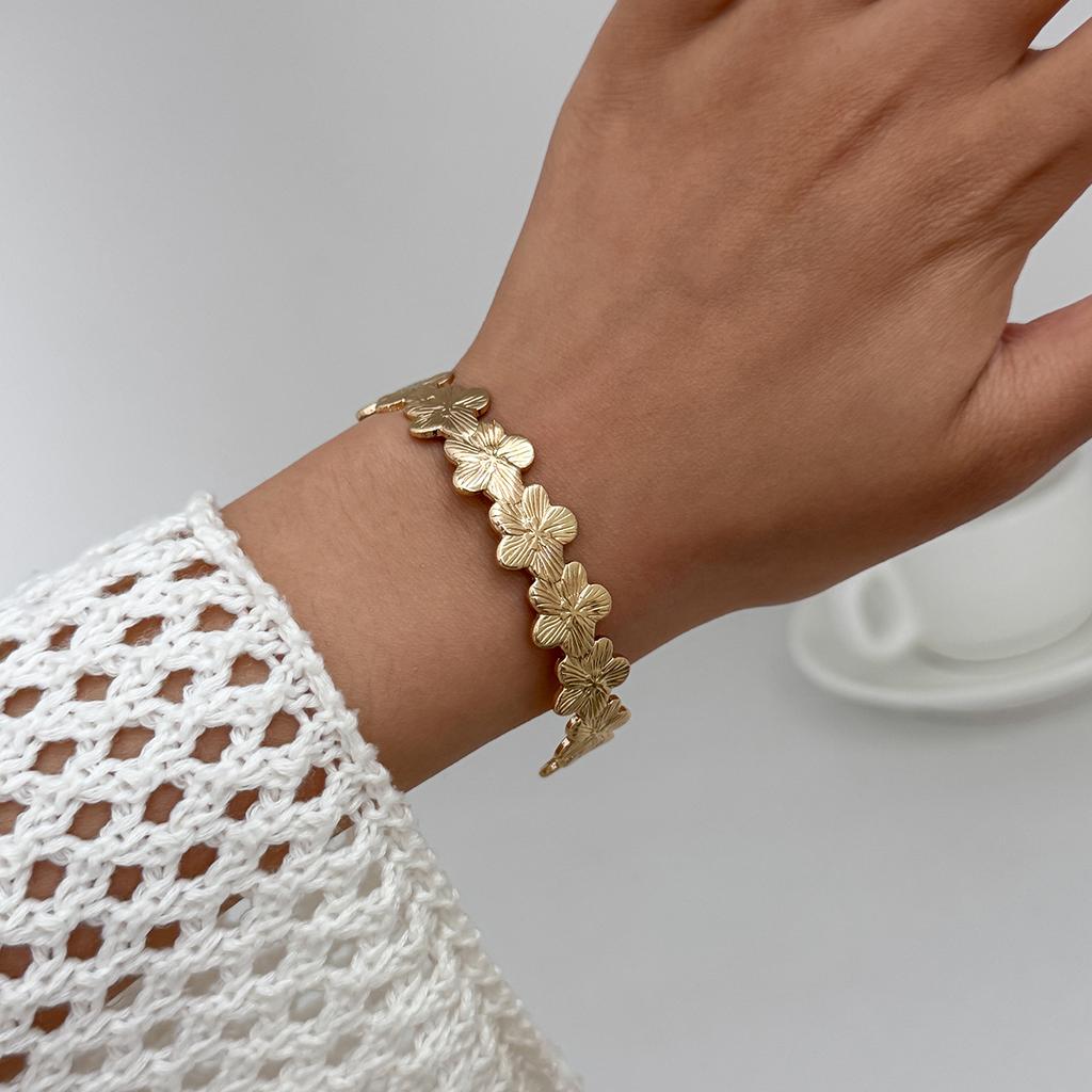 Starfish Flower Open Cuff Bangles for Women Hand Decoration Jewelry Gift Ocean Style Adjustable Metal Spring Bangles Party Accessories
