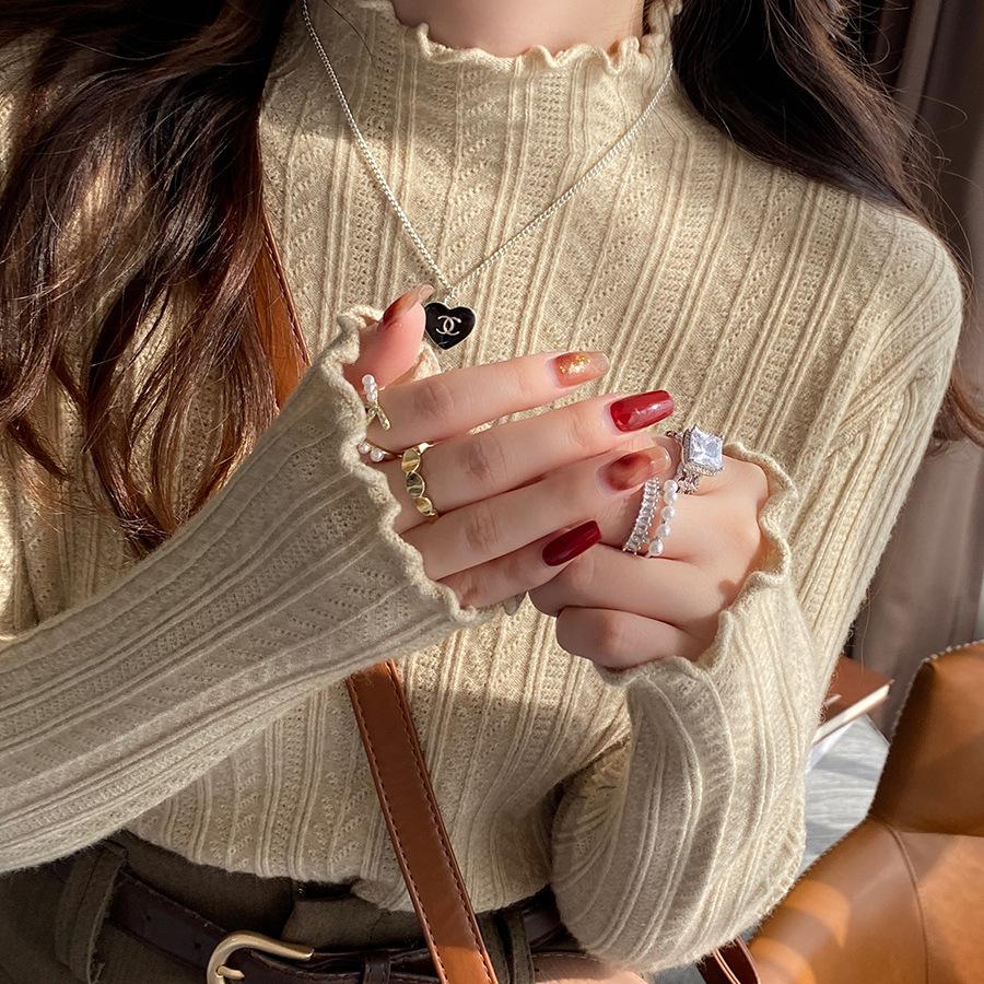 White Base Shirt for Women In Spring and Autumn Paired with A High-end Semi High Neck Sweater with A Black Fungus Edge Knit Top