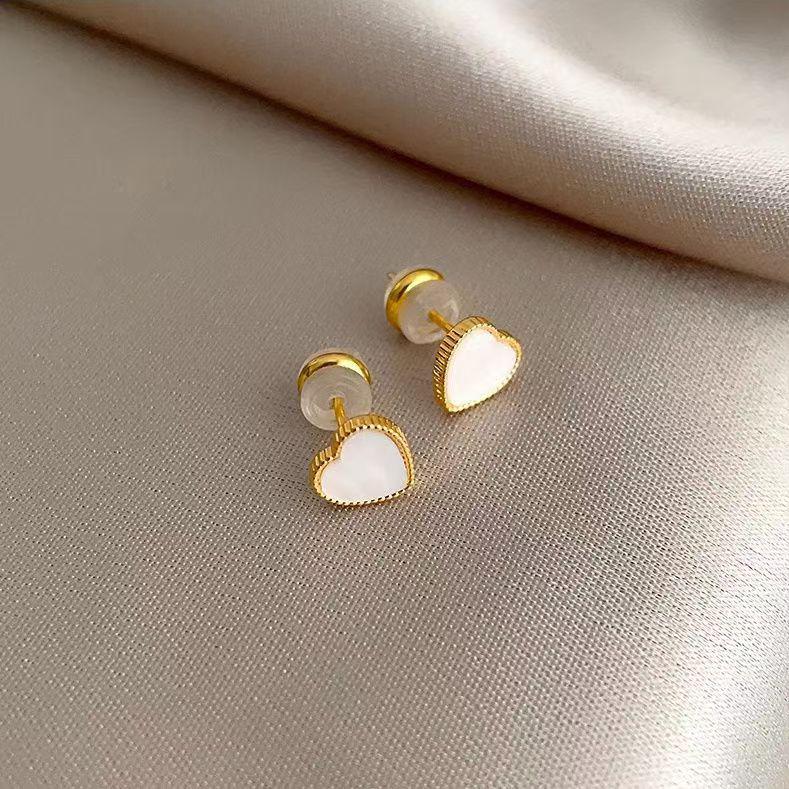 

Unique Heart Earrings 2024: New Minimalist High-End Studs with Versatile, Cool Style.