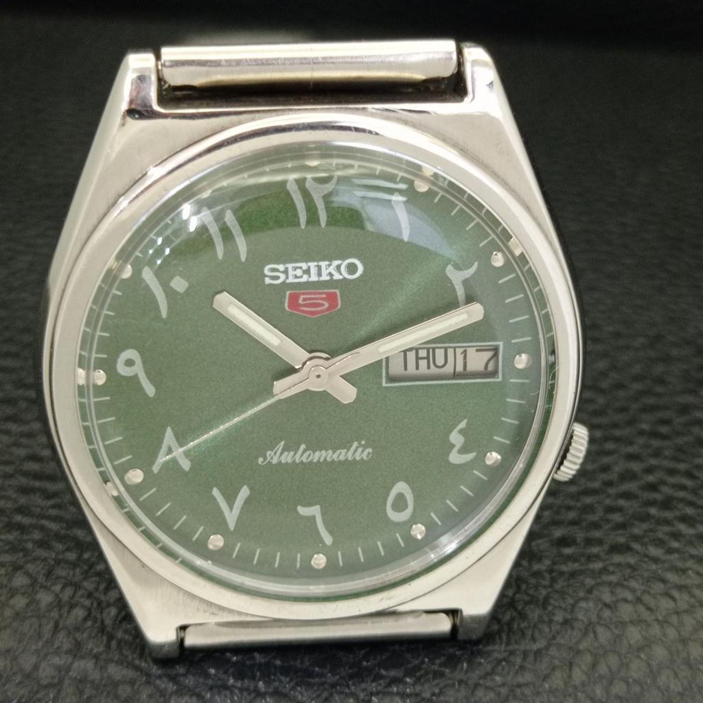 JAPAN VINTAGE SEIKO 5 AUTOMATIC MENS ARABIC GREEN COLOR DIAL WATCH a701302-5 R206a-a701302