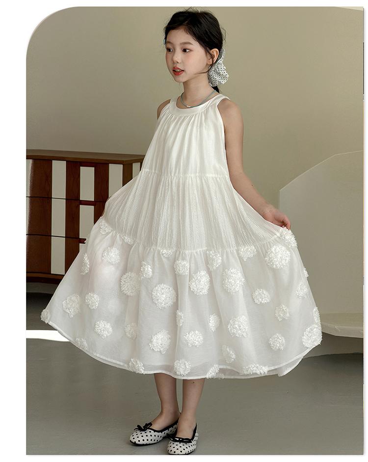French sweet style sleeveless dress for girls in summer 2026, white three-dimensional flower long dress, vacation style princess dress